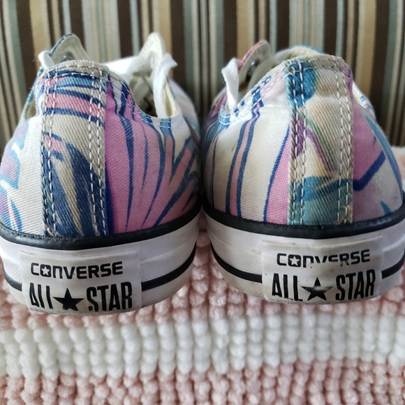 EUC CTAS Fresh Cyan/Magenta Glow/White low top kicks (10M; 12W) - Picture 3 of 8